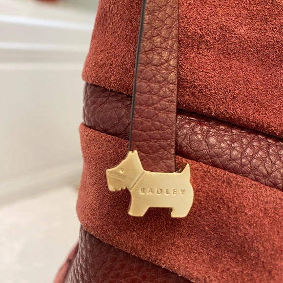 Radley London Tote Bag, approx 14” wide, 13” tall, 4.5” deep, 9.5” strap drop - Picture 2 of 7